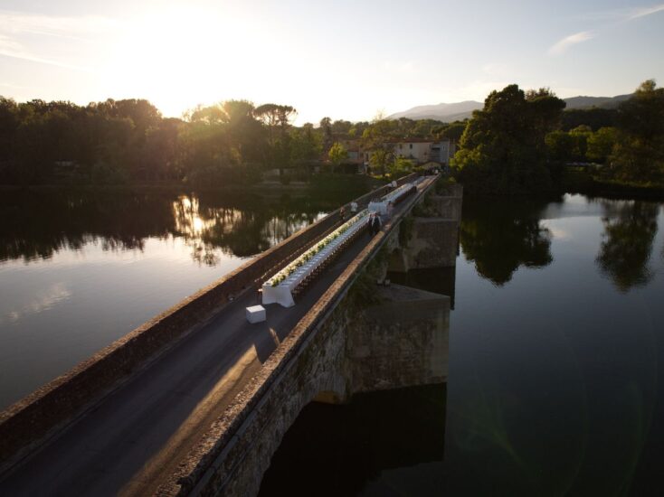 La cena su Ponte Buriano per i 25 anni dell’Oreno di Tenuta Sette Ponti 