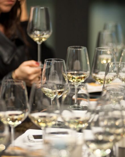 “Soave Seven” a Peschiera del Garda per scoprire la longevità del celebre vino bianco veneto