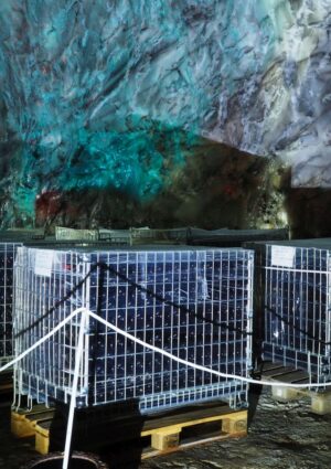 Dal mare alle miniere, il vino continua a sperimentare nuovi luoghi di affinamento oltre la cantina