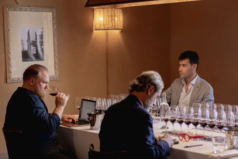 Simon Staffler (Falstaff), Gabriele Gorelli (MW) e Alessandro Regoli (WineNews) a Felsina