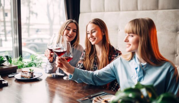 &ldquo;Profanare&rdquo; il vino per renderlo meno formale e inserirlo nel contesto delle esperienze giovanili