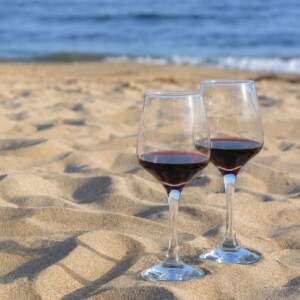 Il vino rosso? D&rsquo;estate si beve fresco. Una tendenza sempre pi&ugrave; diffusa (e un tab&ugrave; ormai sdoganato)