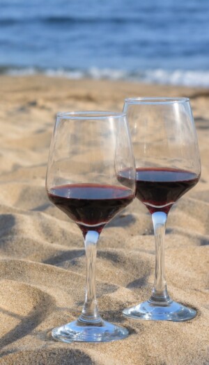 Il vino rosso? D&rsquo;estate si beve fresco. Una tendenza sempre pi&ugrave; diffusa (e un tab&ugrave; ormai sdoganato)
