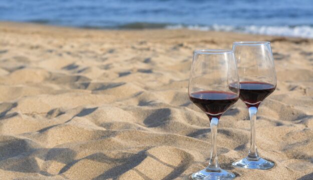 Red wine? In summer it is drunk chilled. A growing trend (and a once taboo now accepted)