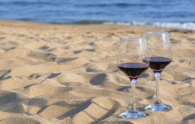 Red wine? In summer it is drunk chilled. A growing trend (and a once taboo now accepted)