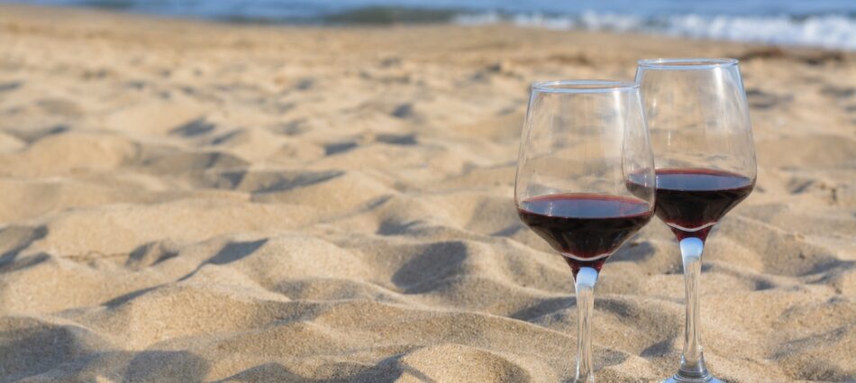 Il vino rosso? D&rsquo;estate si beve fresco. Una tendenza sempre pi&ugrave; diffusa (e un tab&ugrave; ormai sdoganato)