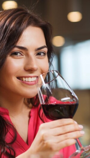 Alcolici, un consumo moderato-lieve non aumenta la mortalit&agrave; di cancro rispetto a chi &egrave; astemio