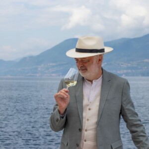 Il vino &egrave; sempre mezzo e mai fine, ed uno strumento per leggere la realt&agrave; e sottrarla alla velocit&agrave;
