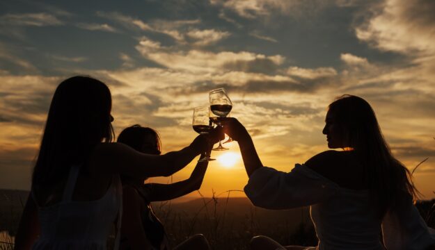 Il vino italiano accende l&rsquo;estate: torna &ldquo;Calici di Stelle&rdquo; 2026, tra cantine, piazze e borghi&nbsp;