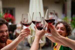 Dalle &ldquo;Cattedrali Sotterranee&rdquo; di Canelli al Chianti Classico, un&rsquo;estate di vino, cultura e bellezza