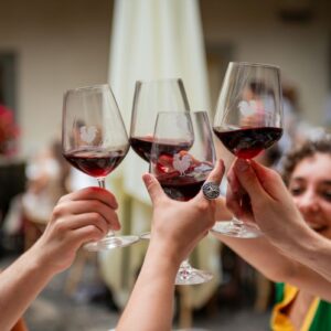 Dalle &ldquo;Cattedrali Sotterranee&rdquo; di Canelli al Chianti Classico, un&rsquo;estate di vino, cultura e bellezza