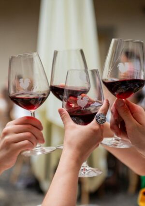 Dalle &ldquo;Cattedrali Sotterranee&rdquo; di Canelli al Chianti Classico, un&rsquo;estate di vino, cultura e bellezza
