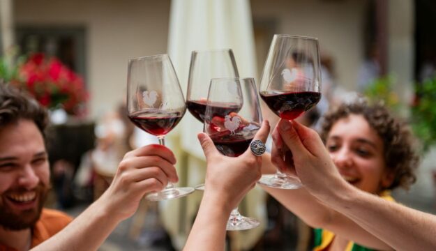 Dalle &ldquo;Cattedrali Sotterranee&rdquo; di Canelli al Chianti Classico, un&rsquo;estate di vino, cultura e bellezza
