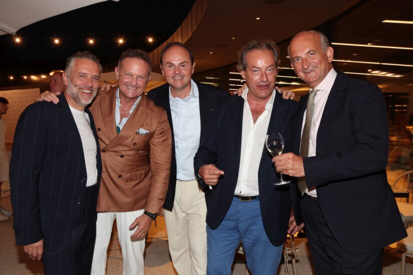 Lo chef Giancarlo Perbellini, Francesco Cerea, Matteo Lunelli, alla guida di Ferrari Trento e Gruppo Lunelli, Sebastiano Barisoni, vicedirettore esecutivo Radio 24, e Lamberto Frescobaldi (credit: Canio Romaniello Fotografo)