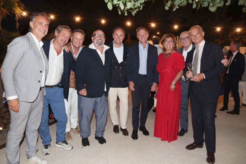 Alessandro Beduschi, assessore Agricoltura Regione Lombardia, Sebastiano Barisoni, Francesco Cerea, Maurizio Zanella, Matteo Lunelli, il Ministro Francesco Lollobrigida, Carmen e Vittorio Moretti e Lamberto Frescobaldi (credit: Canio Romaniello Fotografo)