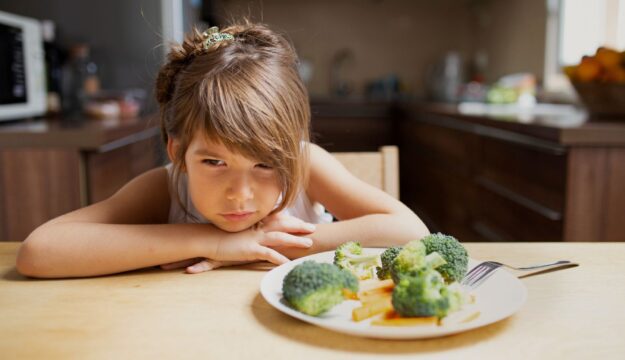 Cucinare insieme e raccontare la storia dei piatti, strategie per i &ldquo;no&rdquo; dei bambini ai nuovi cibi