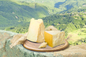 Il Parmigiano Reggiano di montagna cresce ancora, e vale il 22% della produzione complessiva