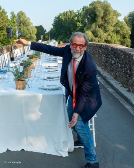 La cena solidale della Doc Valdarno di Sopra su Ponte Buriano, in Toscana