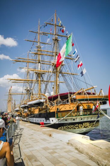 La Amerigo Vespucci ormeggiata a Quebec City, in Canada
