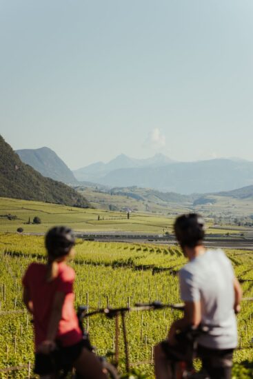 “Wine & Bike Tour” tra vigneti e meleti dell’Alto Adige in vendemmia (ph: Aliex Moling)