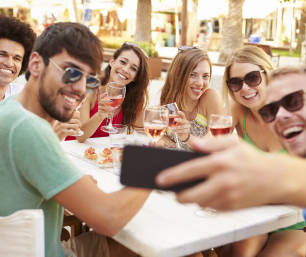 Sette italiani su 10 considerano importante condividere i pasti a tavola, ma non sempre accadde