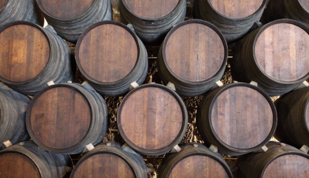 &ldquo;Cantina Italia&rdquo;, giacenze di vino ancora in surplus sul 2025: 42,6 milioni di ettolitri (+6,9%)