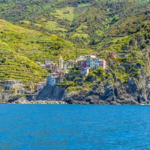 L&rsquo;enoturismo d&rsquo;estate, italiani in vacanza nei luoghi di mare dove si produce anche vino