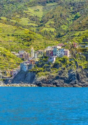 Summer wine tourism: Italians vacation in seaside destinations where also wine is produced