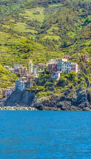 L&rsquo;enoturismo d&rsquo;estate, italiani in vacanza nei luoghi di mare dove si produce anche vino