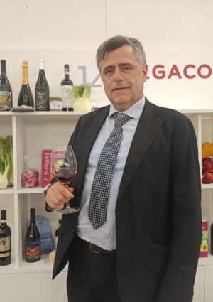 &ldquo;Tra clima, mercati e consumi che cambiano, il vino &egrave; un patrimonio culturale a rischio&rdquo;