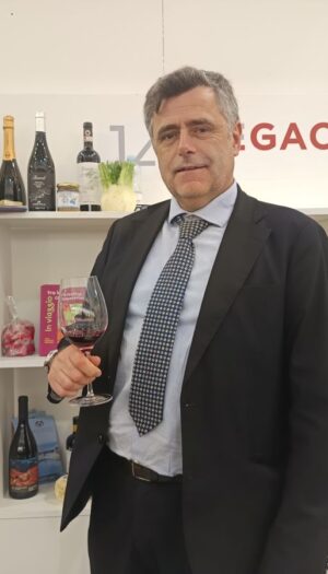 &ldquo;Tra clima, mercati e consumi che cambiano, il vino &egrave; un patrimonio culturale a rischio&rdquo;