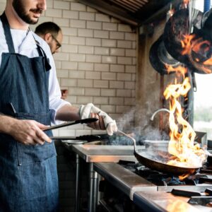 Cucine oltre i 51 gradi, il vuoto normativo che non tutela gli chef