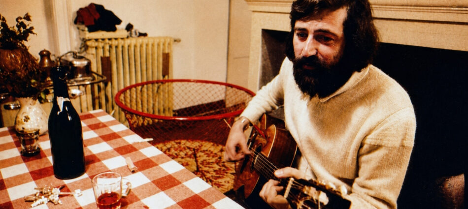 &ldquo;Mi piace far canzoni e bere vino, mi piace far casino&rdquo;: addio a Francesco Guccini