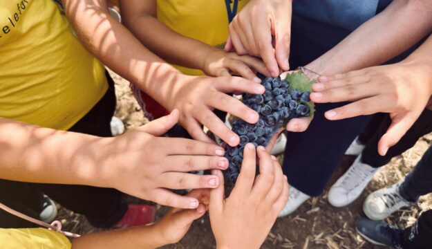 In Sicilia nasce il &ldquo;Patto di Incantaventu&rdquo;, un&rsquo;alleanza tra chi protegge l&rsquo;infanzia e chi la terra