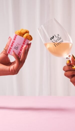 Se il fast food &ldquo;scopre&rdquo; il vino: a Londra KFC e La Vieille Ferme aprono un wine bar pop up