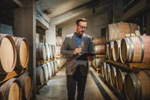 &ldquo;Il rallentamento del mercato del vino si sente anche sul mercato del lavoro del settore&rdquo;