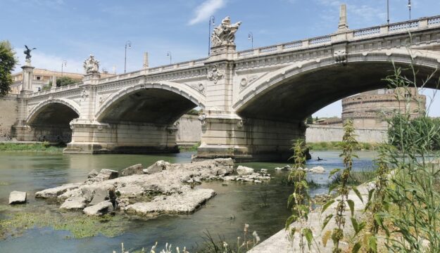 Caldo, oltre 3 miliardi di euro di danni ai campi in Italia, siccit&agrave; e incendi aggravano l&rsquo;emergenza