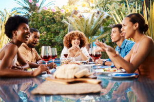 Vacanze finite per 19 milioni di italiani: un terzo del budget speso a tavola (pi&ugrave; dell&rsquo;alloggio)