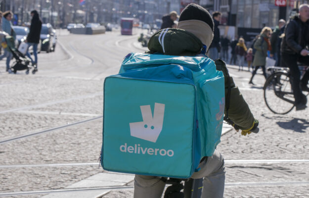 CAPORALATO, CIBO A DOMICILIO, COMMISSARIAMENTO, CONSEGNE, DELIVEROO, DELIVERY, PROCURA DI MILANO, RIDER, SFRUTTAMENTO DEL LAVORO, Non Solo Vino