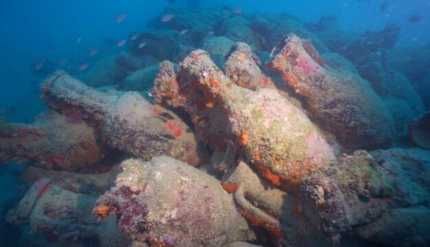 Antichit&agrave; e bellezza del vino nel ritrovamento delle anfore nel relitto romano di Mazara del Vallo