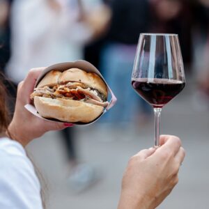 Street food, in 10 anni &ldquo;(ri)conquistata&rdquo; l&rsquo;Italia (+88,7% di imprese): ce n&rsquo;&egrave; 1 ogni 4 comuni