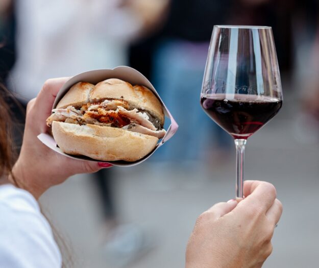 Street food, in 10 anni &ldquo;(ri)conquistata&rdquo; l&rsquo;Italia (+88,7% di imprese): ce n&rsquo;&egrave; 1 ogni 4 comuni