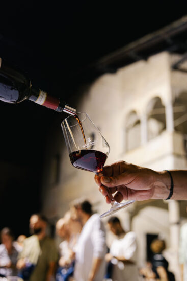 “Calici Valtellina” a Sondrio brindando nella notte di San Lorenzo con un calice di Sforzato