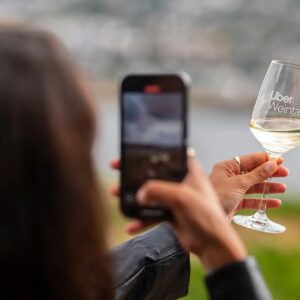 Dalla citt&agrave; direttamente alle cantine: in Germania Uber lancia il &ldquo;wine taxi&rdquo;