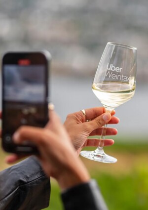 Dalla citt&agrave; direttamente alle cantine: in Germania Uber lancia il &ldquo;wine taxi&rdquo;