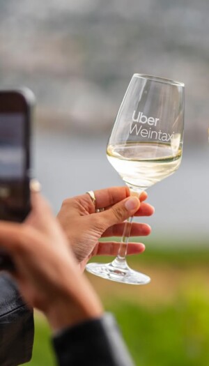 Dalla citt&agrave; direttamente alle cantine: in Germania Uber lancia il &ldquo;wine taxi&rdquo;