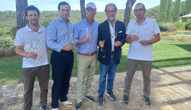 &ldquo;Lavorare bene aiuta, ma serve fortuna, nel vino come nei cavalli&rdquo;: parla Marcel Van Poecke