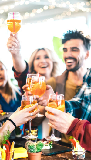 Lo Spritz divide l&rsquo;Italia: Milano &ldquo;capitale&rdquo; del caro-drink, Napoli &ldquo;regina&rdquo; del prezzo pi&ugrave; basso