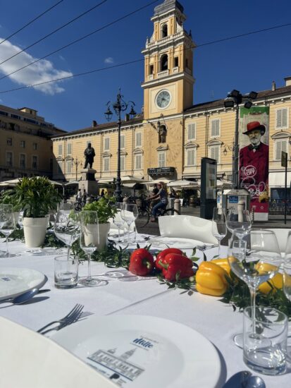 La “Cena dei Mille” a Parma con le eccellenze della Food Vally, lo chef stellato Gennaro Esposito, Franciacorta ed i vini dei Colli di Parma