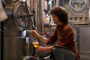 Vino avanti, la birra di rincorsa: la lunga strada verso la parit&agrave; di genere
